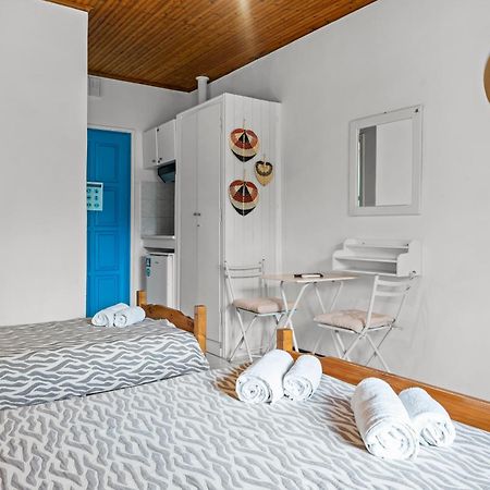 Oceanis Rooms Mikros Gialos Bagian luar foto