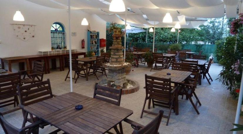 Oceanis Rooms Mikros Gialos Bagian luar foto