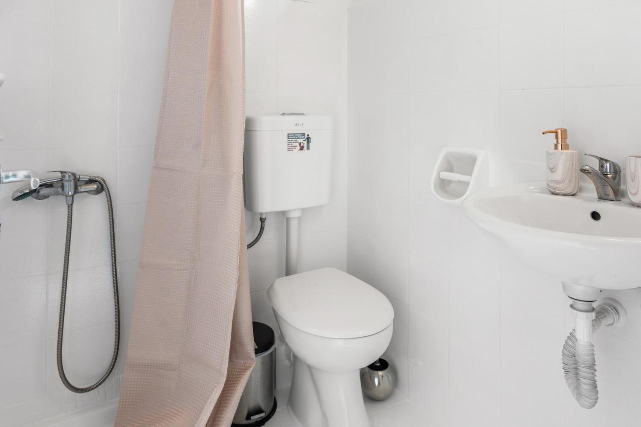 Oceanis Rooms Mikros Gialos Bagian luar foto
