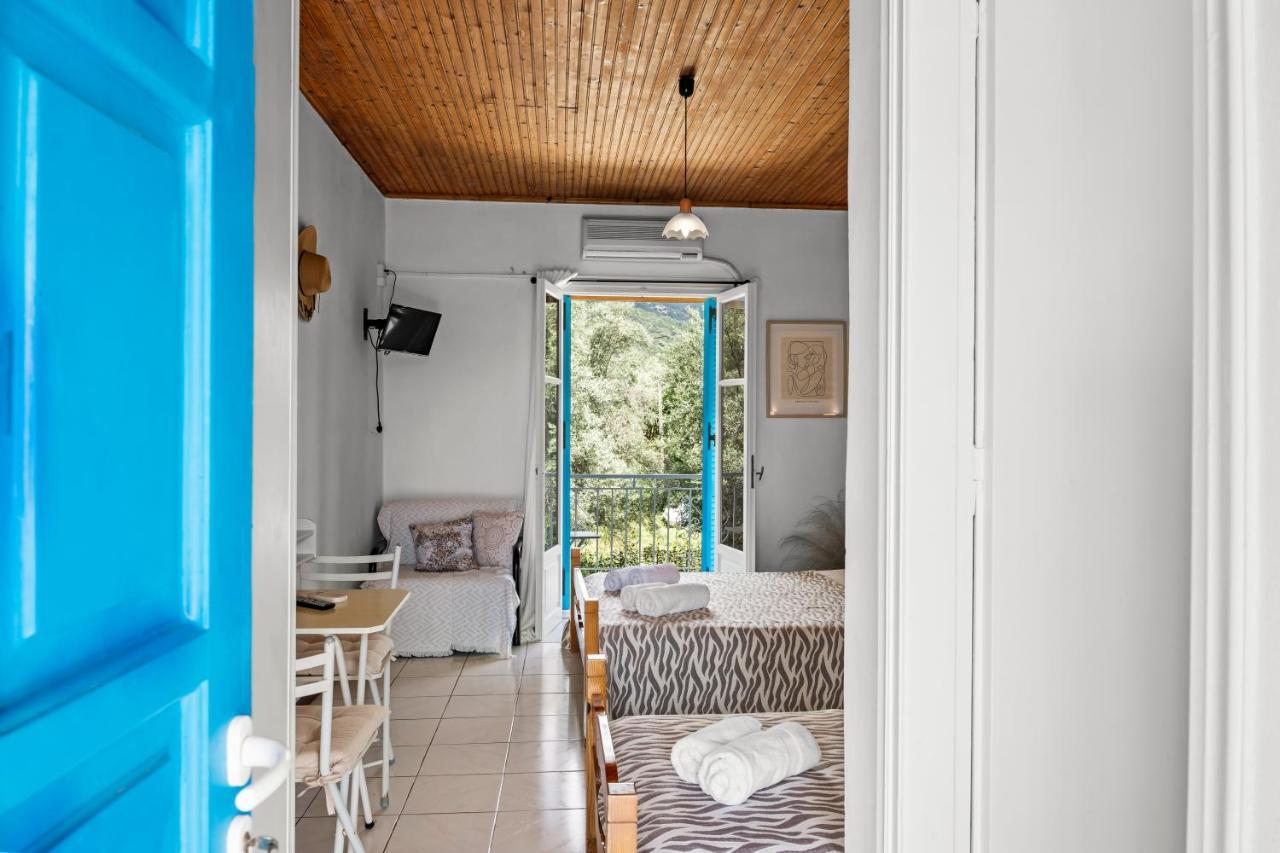 Oceanis Rooms Mikros Gialos Bagian luar foto