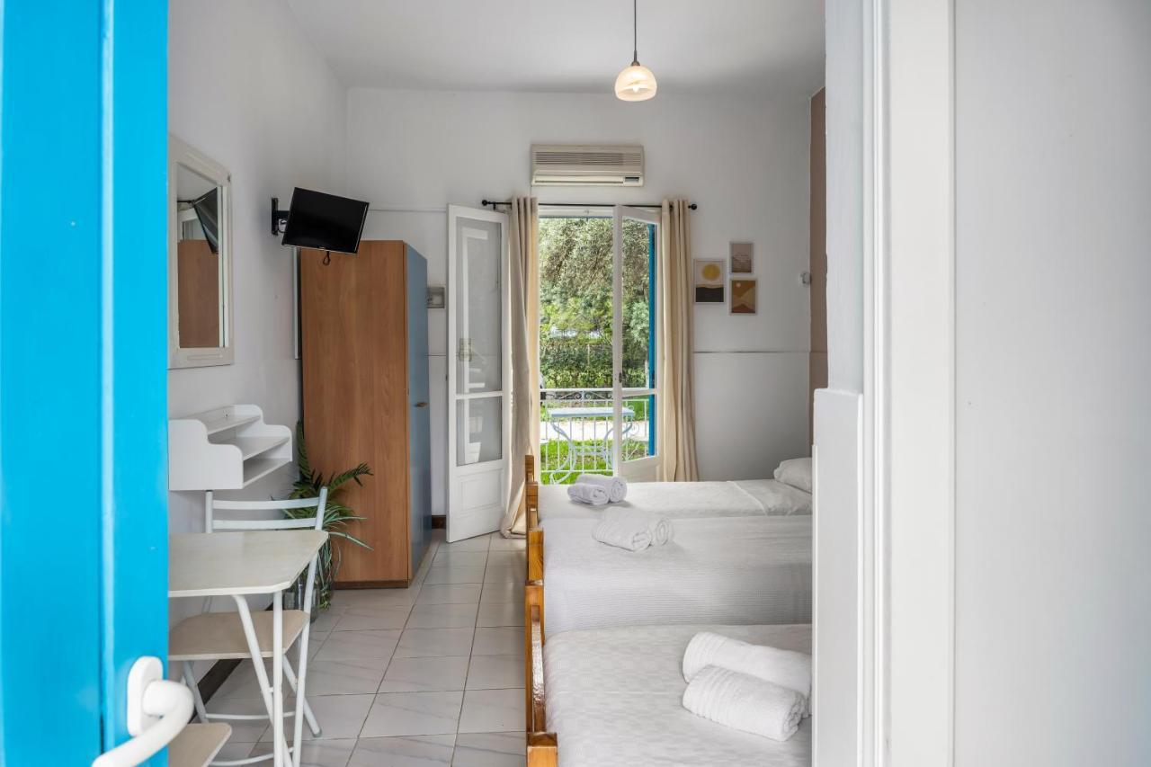 Oceanis Rooms Mikros Gialos Bagian luar foto