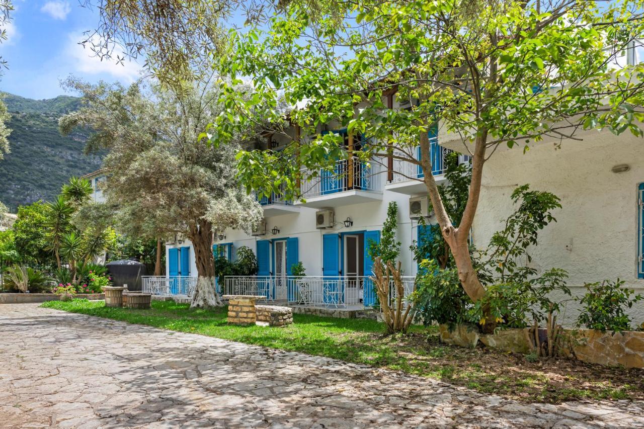 Oceanis Rooms Mikros Gialos Bagian luar foto
