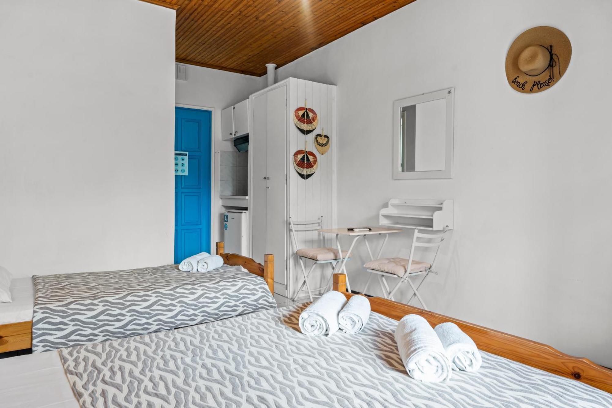 Oceanis Rooms Mikros Gialos Bagian luar foto